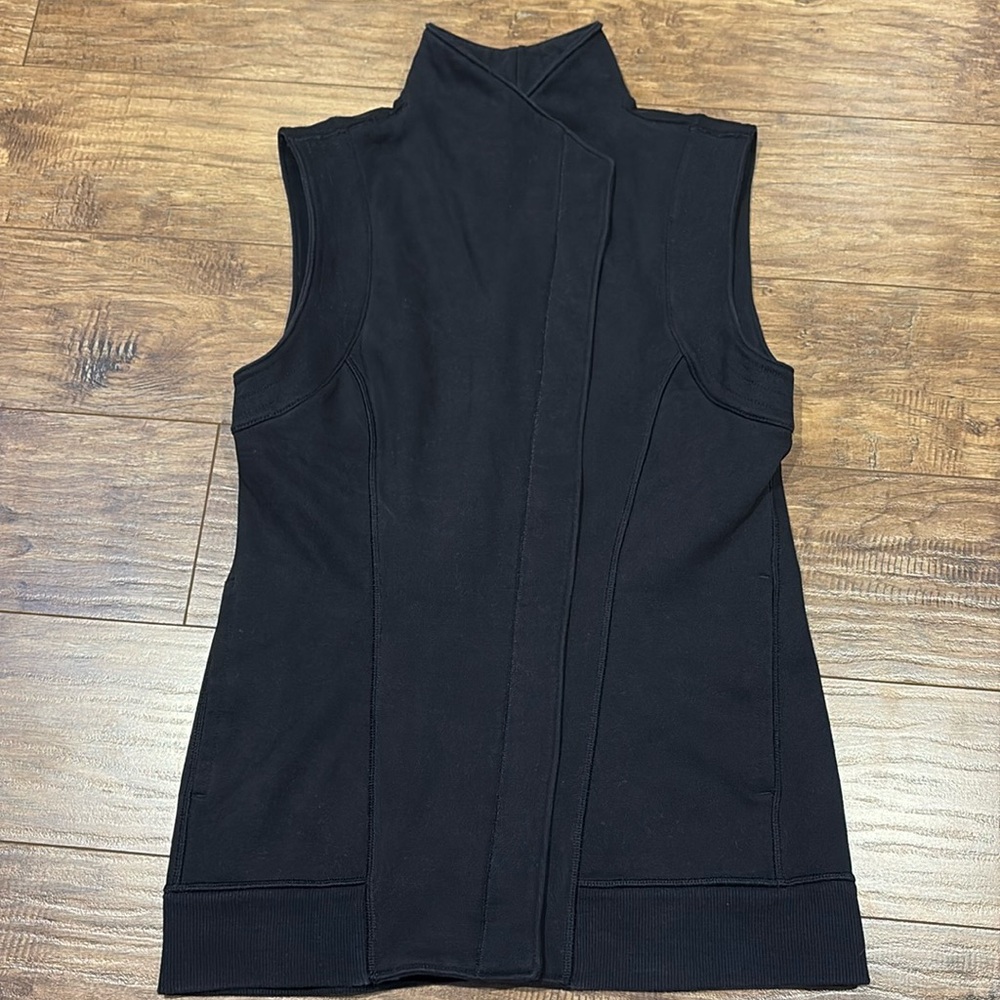 Lululemon black scuba style full zip vest women’s size 6